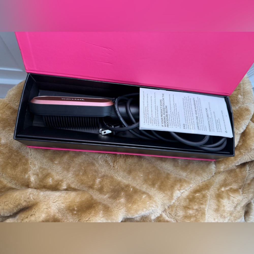 Wavytalk lonic Hair Straightener
Brush - Picture 3 of 7